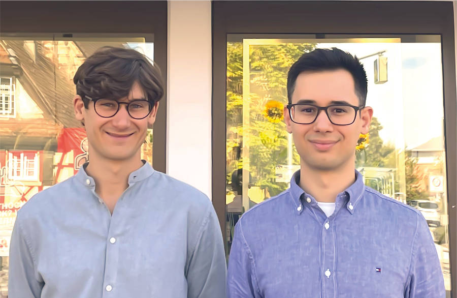 Bild zeigt Portraits von Constantin und Frederic Bähr